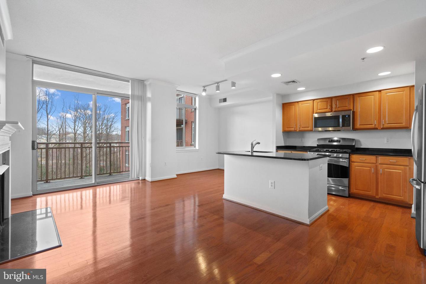 4480 MARKET COMMONS DR #505, FAIRFAX, Virginia 22033, 1 Bedroom Bedrooms, ,1 BathroomBathrooms,Residential,For sale,4480 MARKET COMMONS DR #505,VAFX2273810 MLS # VAFX2273810