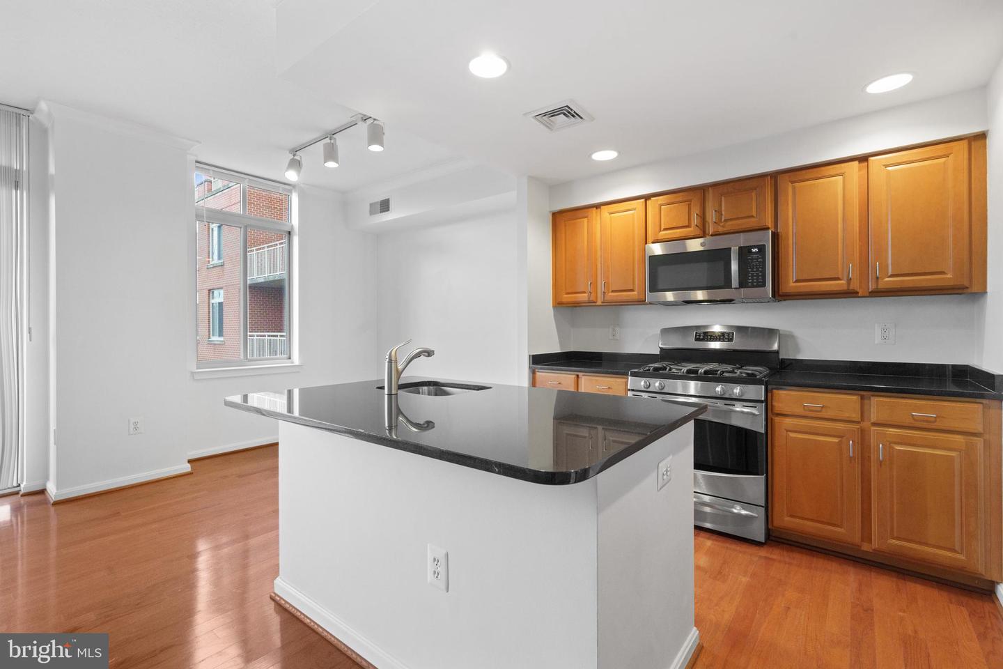 4480 MARKET COMMONS DR #505, FAIRFAX, Virginia 22033, 1 Bedroom Bedrooms, ,1 BathroomBathrooms,Residential,For sale,4480 MARKET COMMONS DR #505,VAFX2273810 MLS # VAFX2273810