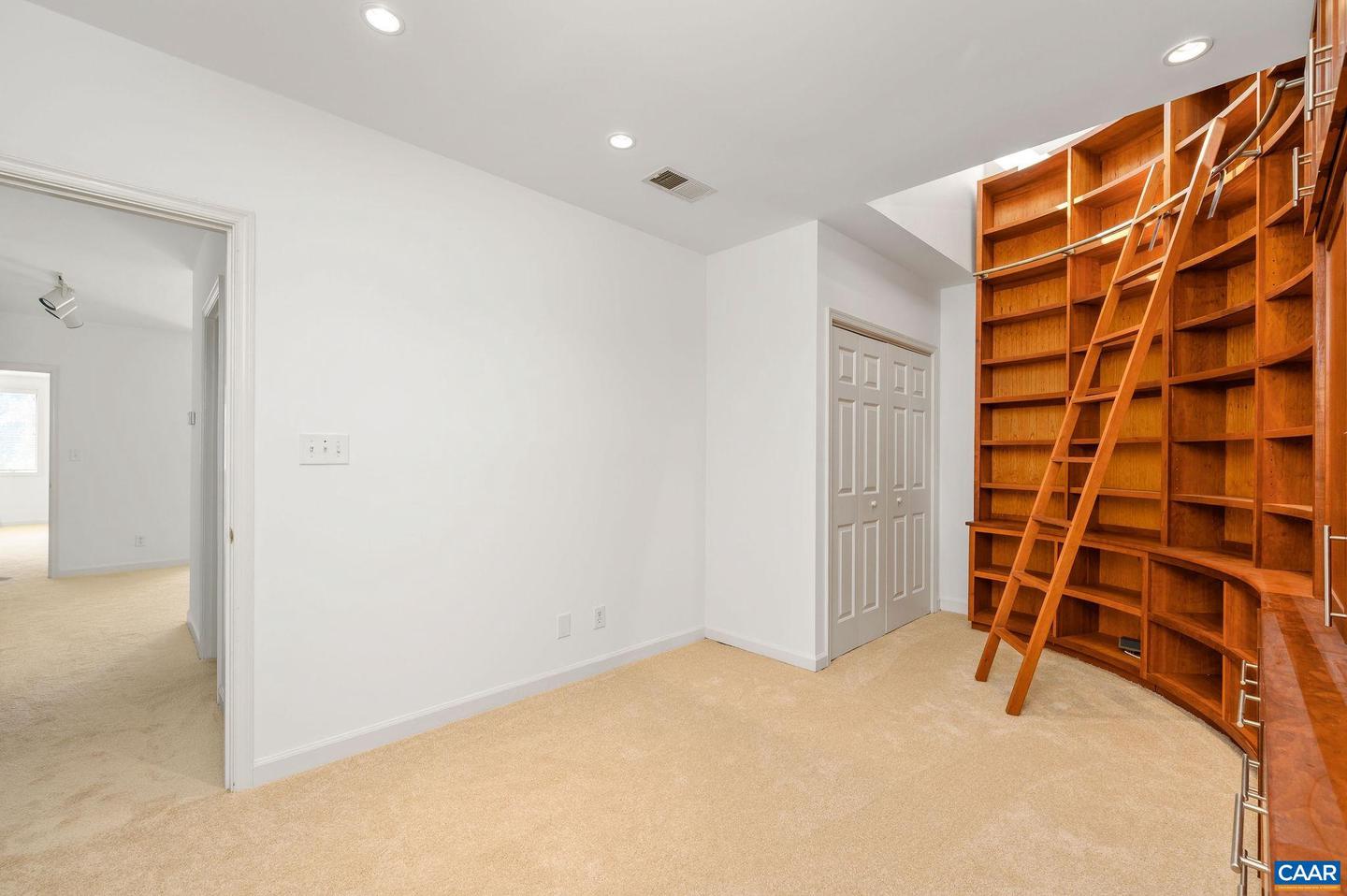 408 E MARKET ST #305, CHARLOTTESVILLE, Virginia 22902, 2 Bedrooms Bedrooms, ,2 BathroomsBathrooms,Residential,For sale,408 E MARKET ST #305,669886 MLS # 669886
