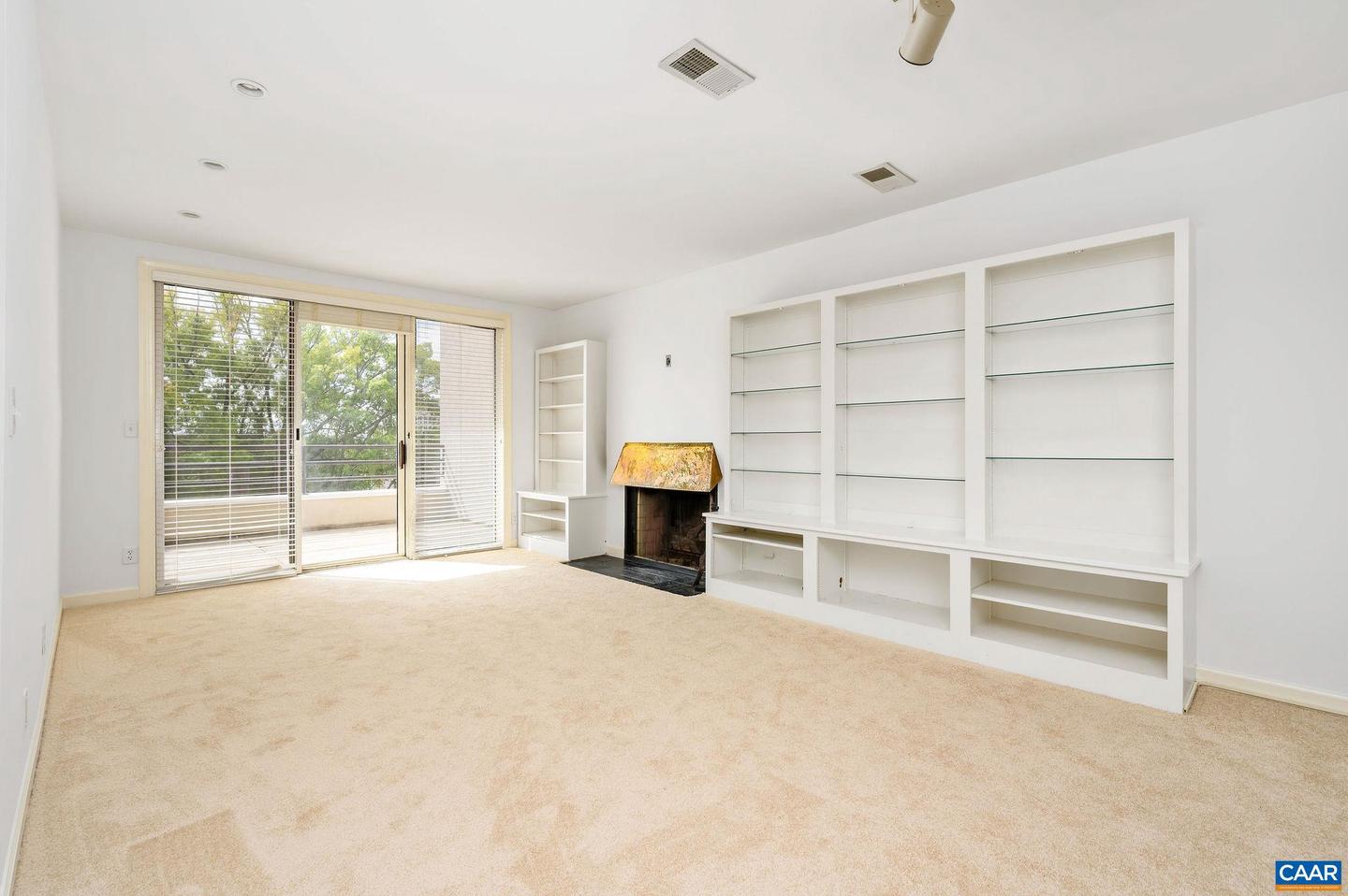408 E MARKET ST #305, CHARLOTTESVILLE, Virginia 22902, 2 Bedrooms Bedrooms, ,2 BathroomsBathrooms,Residential,For sale,408 E MARKET ST #305,669886 MLS # 669886