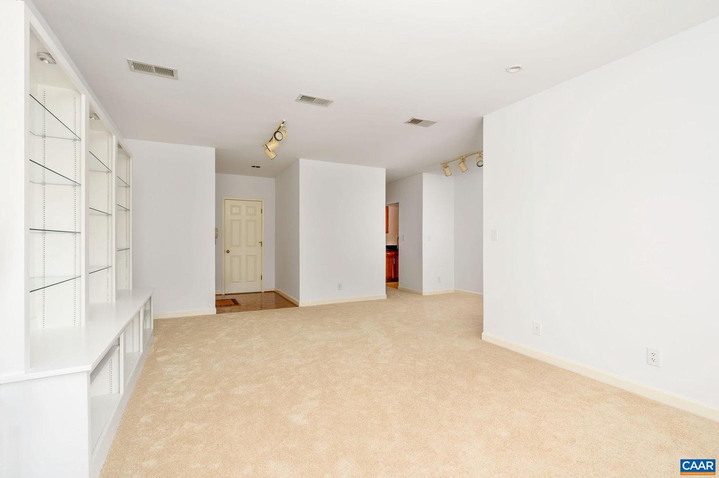 408 E MARKET ST #305, CHARLOTTESVILLE, Virginia 22902, 2 Bedrooms Bedrooms, ,2 BathroomsBathrooms,Residential,For sale,408 E MARKET ST #305,669886 MLS # 669886