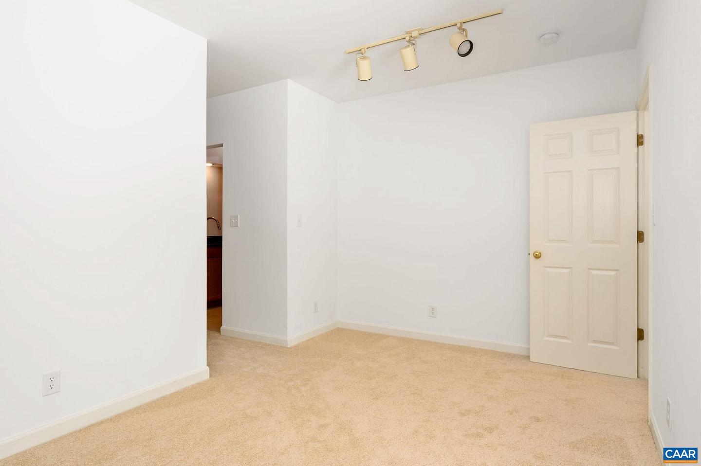 408 E MARKET ST #305, CHARLOTTESVILLE, Virginia 22902, 2 Bedrooms Bedrooms, ,2 BathroomsBathrooms,Residential,For sale,408 E MARKET ST #305,669886 MLS # 669886