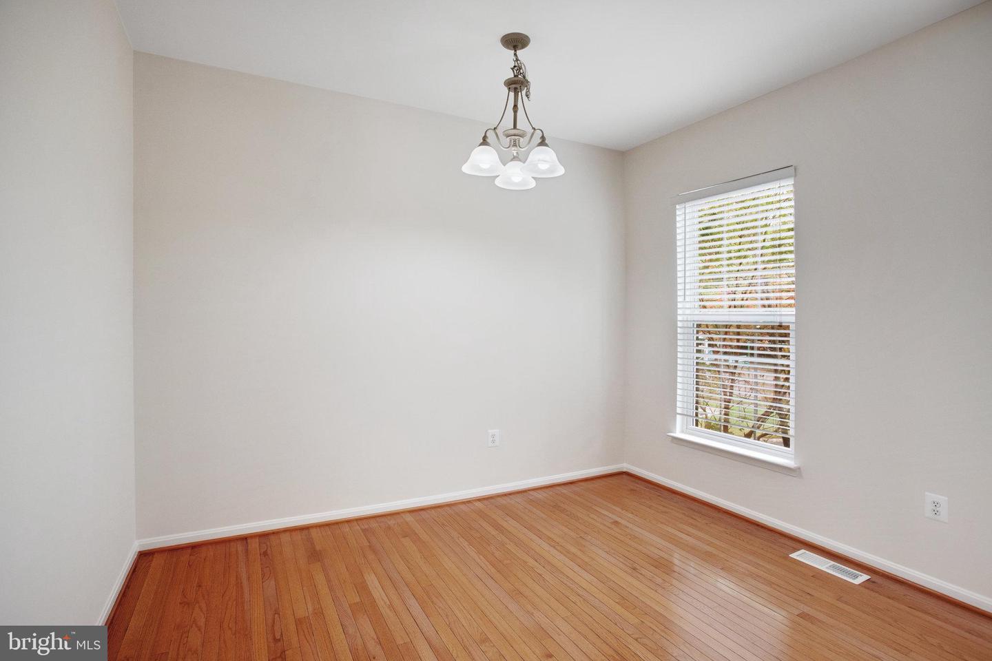 4903 CHASTE TREE PL, WOODBRIDGE, Virginia 22192, 3 Bedrooms Bedrooms, ,2 BathroomsBathrooms,Residential,For sale,4903 CHASTE TREE PL,VAPW2105826 MLS # VAPW2105826