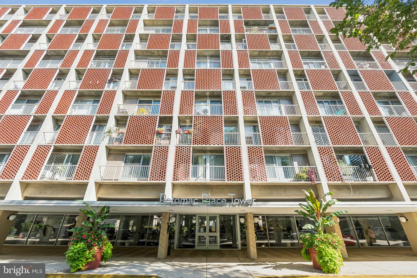 800 4TH ST SW #S121, WASHINGTON, District Of Columbia 20024, 2 Bedrooms Bedrooms, ,1 BathroomBathrooms,Residential,For sale,800 4TH ST SW #S121,DCDC2226602 MLS # DCDC2226602