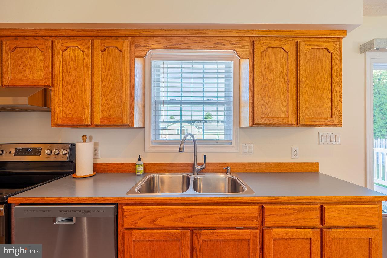 704 17TH ST, GROTTOES, Virginia 24441, 3 Bedrooms Bedrooms, ,2 BathroomsBathrooms,Residential,For sale,704 17TH ST,VARO2002642 MLS # VARO2002642