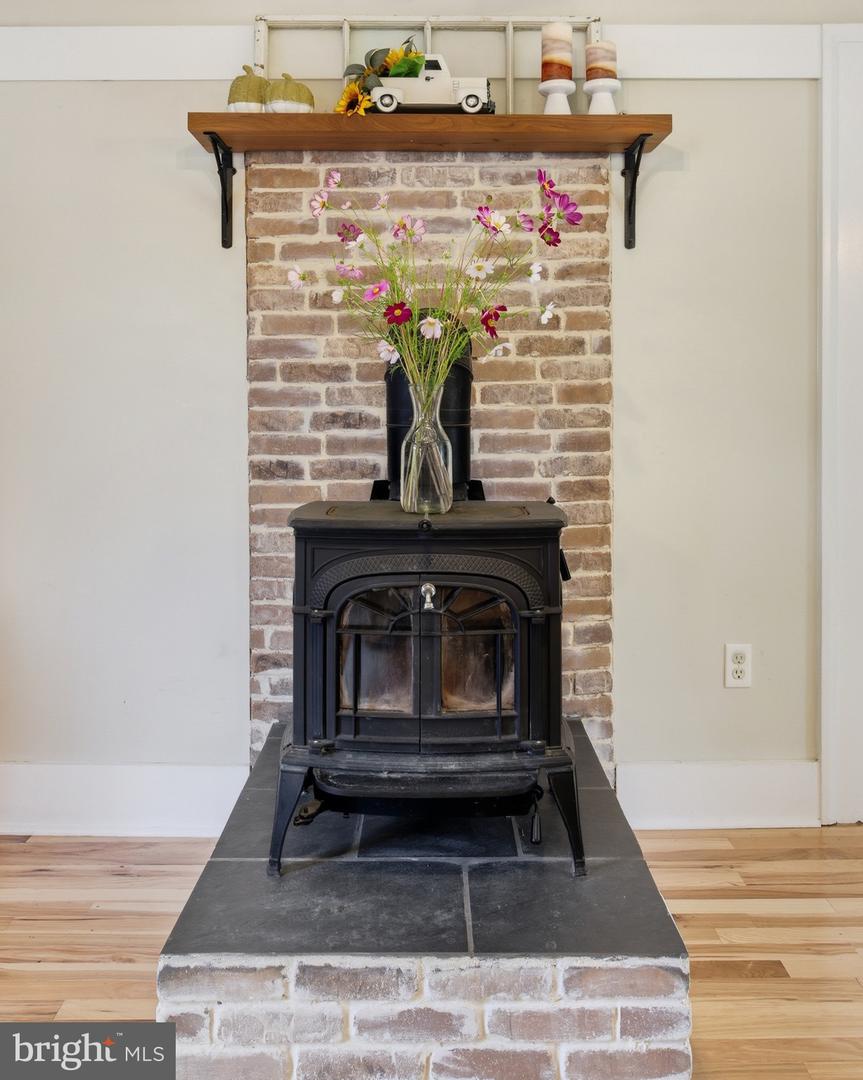 1855 E LEE HWY, NEW MARKET, Virginia 22844, 3 Bedrooms Bedrooms, ,2 BathroomsBathrooms,Residential,For sale,1855 E LEE HWY,VASH2012750 MLS # VASH2012750