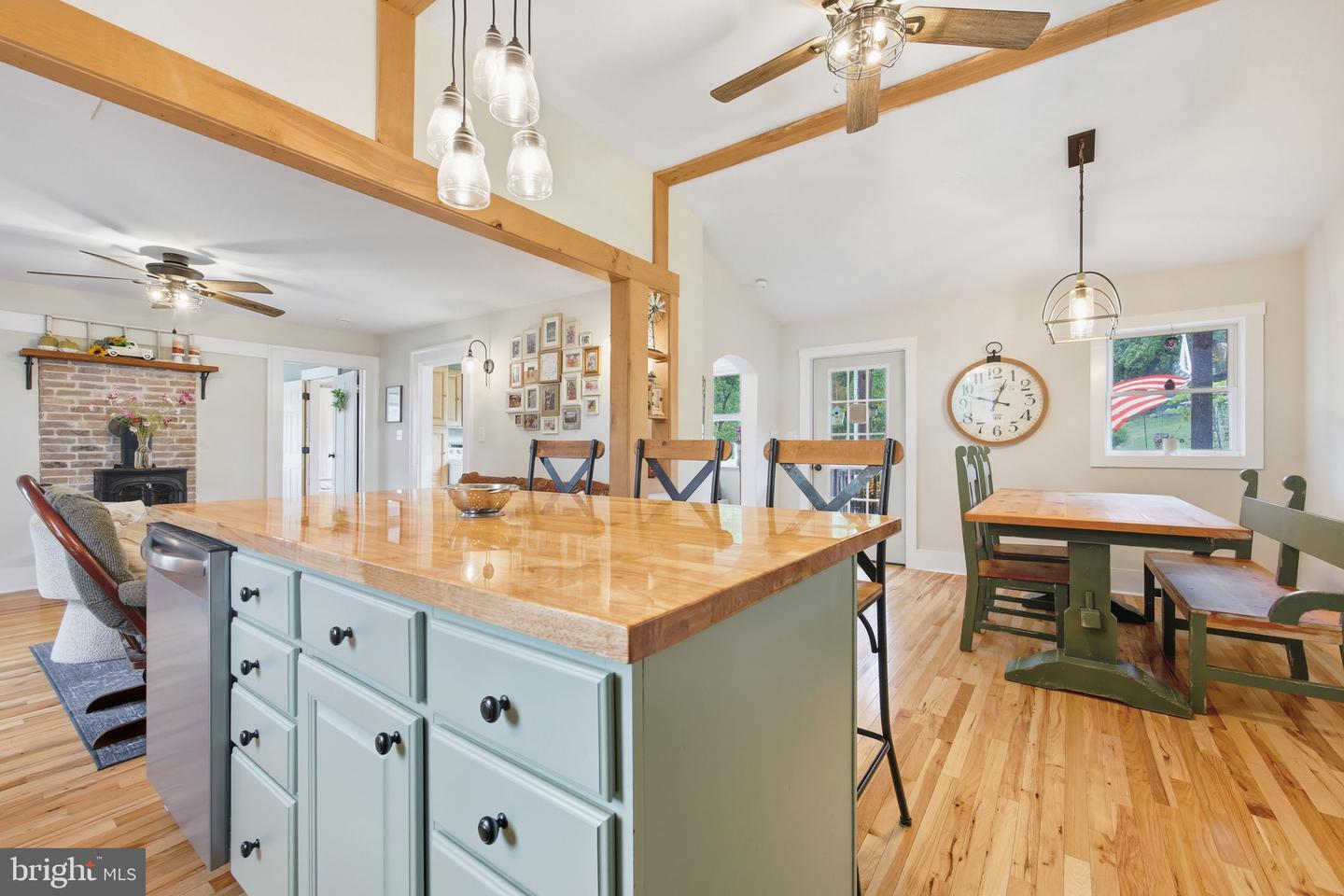 1855 E LEE HWY, NEW MARKET, Virginia 22844, 3 Bedrooms Bedrooms, ,2 BathroomsBathrooms,Residential,For sale,1855 E LEE HWY,VASH2012750 MLS # VASH2012750