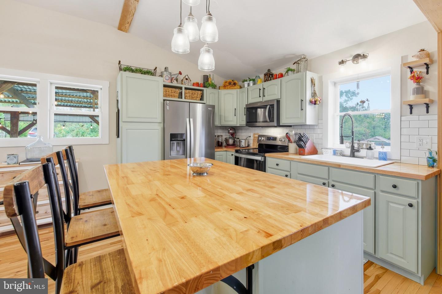 1855 E LEE HWY, NEW MARKET, Virginia 22844, 3 Bedrooms Bedrooms, ,2 BathroomsBathrooms,Residential,For sale,1855 E LEE HWY,VASH2012750 MLS # VASH2012750
