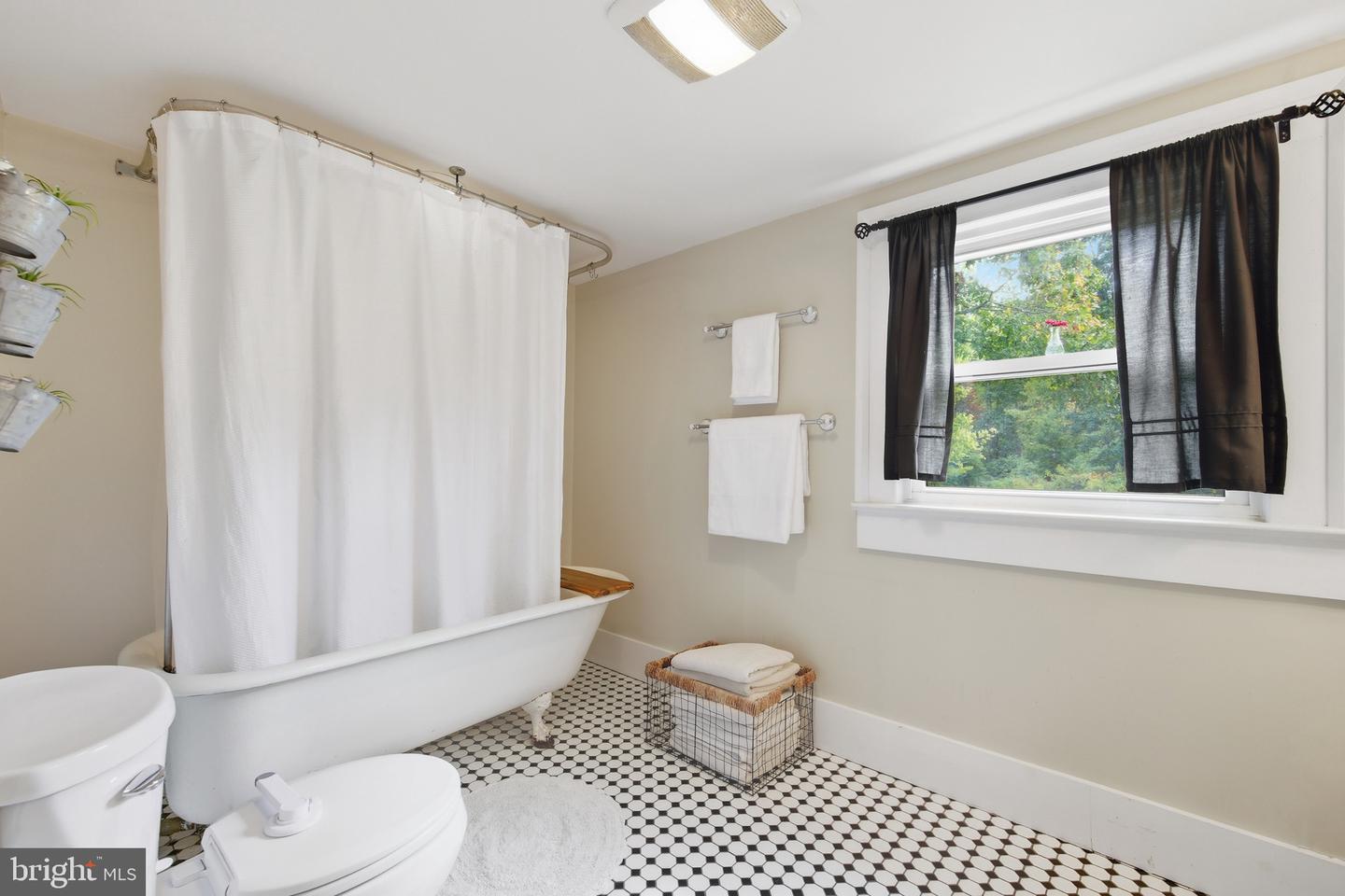 1855 E LEE HWY, NEW MARKET, Virginia 22844, 3 Bedrooms Bedrooms, ,2 BathroomsBathrooms,Residential,For sale,1855 E LEE HWY,VASH2012750 MLS # VASH2012750
