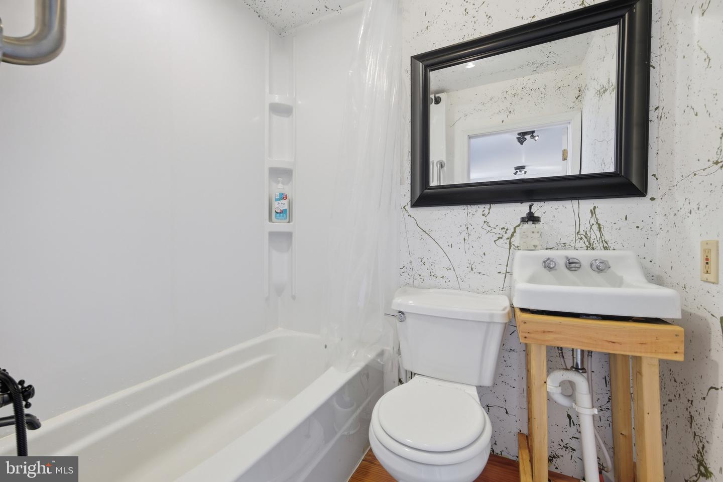 1855 E LEE HWY, NEW MARKET, Virginia 22844, 3 Bedrooms Bedrooms, ,2 BathroomsBathrooms,Residential,For sale,1855 E LEE HWY,VASH2012750 MLS # VASH2012750