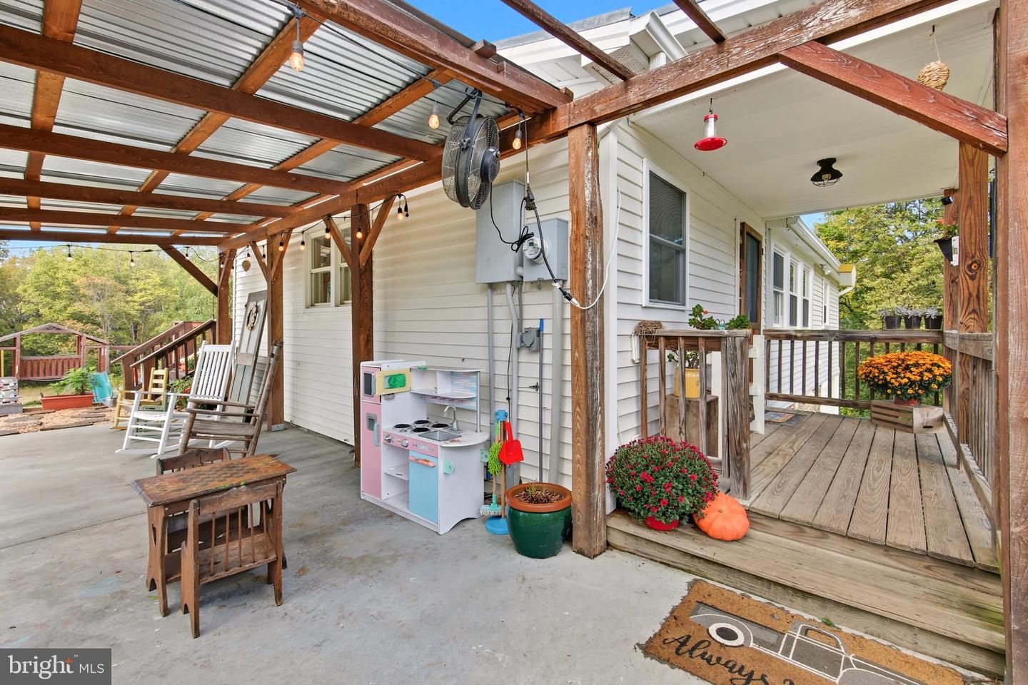 1855 E LEE HWY, NEW MARKET, Virginia 22844, 3 Bedrooms Bedrooms, ,2 BathroomsBathrooms,Residential,For sale,1855 E LEE HWY,VASH2012750 MLS # VASH2012750