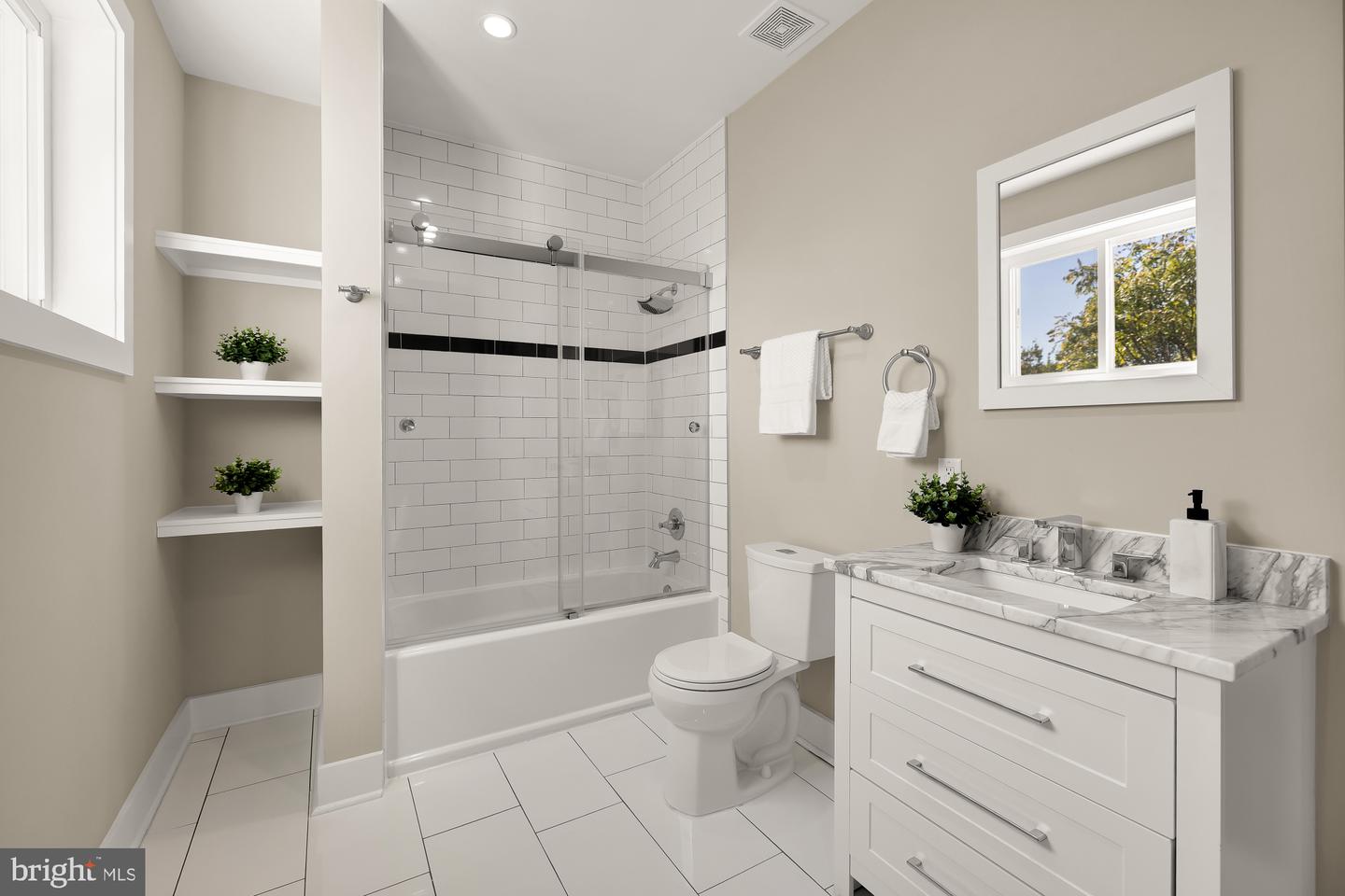 3015 26TH ST NE, WASHINGTON, District Of Columbia 20018, 5 Bedrooms Bedrooms, ,3 BathroomsBathrooms,Residential,For sale,3015 26TH ST NE,DCDC2226620 MLS # DCDC2226620