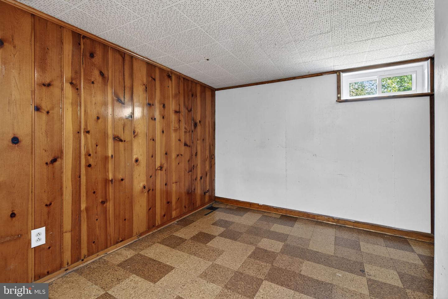 2716 SCHOOL ST, ALEXANDRIA, Virginia 22303, 3 Bedrooms Bedrooms, ,2 BathroomsBathrooms,Residential,For sale,2716 SCHOOL ST,VAFX2273966 MLS # VAFX2273966
