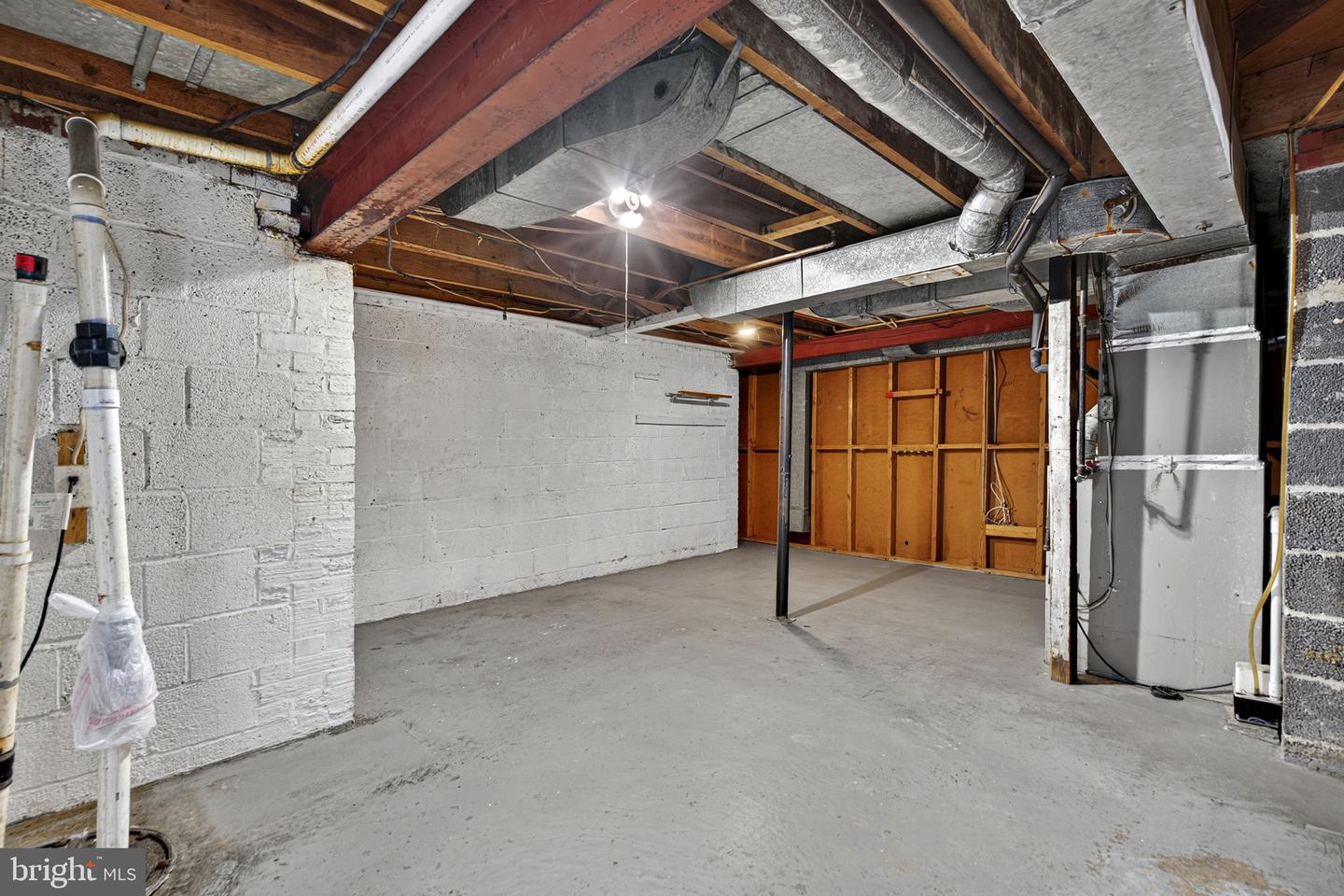 2716 SCHOOL ST, ALEXANDRIA, Virginia 22303, 3 Bedrooms Bedrooms, ,2 BathroomsBathrooms,Residential,For sale,2716 SCHOOL ST,VAFX2273966 MLS # VAFX2273966