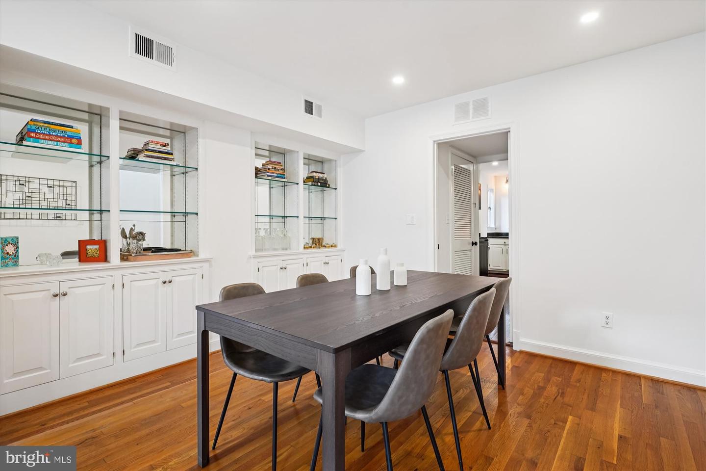 2646 WOODLEY PL NW #1/2, WASHINGTON, District Of Columbia 20008, 3 Bedrooms Bedrooms, ,2 BathroomsBathrooms,Residential,For sale,2646 WOODLEY PL NW #1/2,DCDC2226632 MLS # DCDC2226632