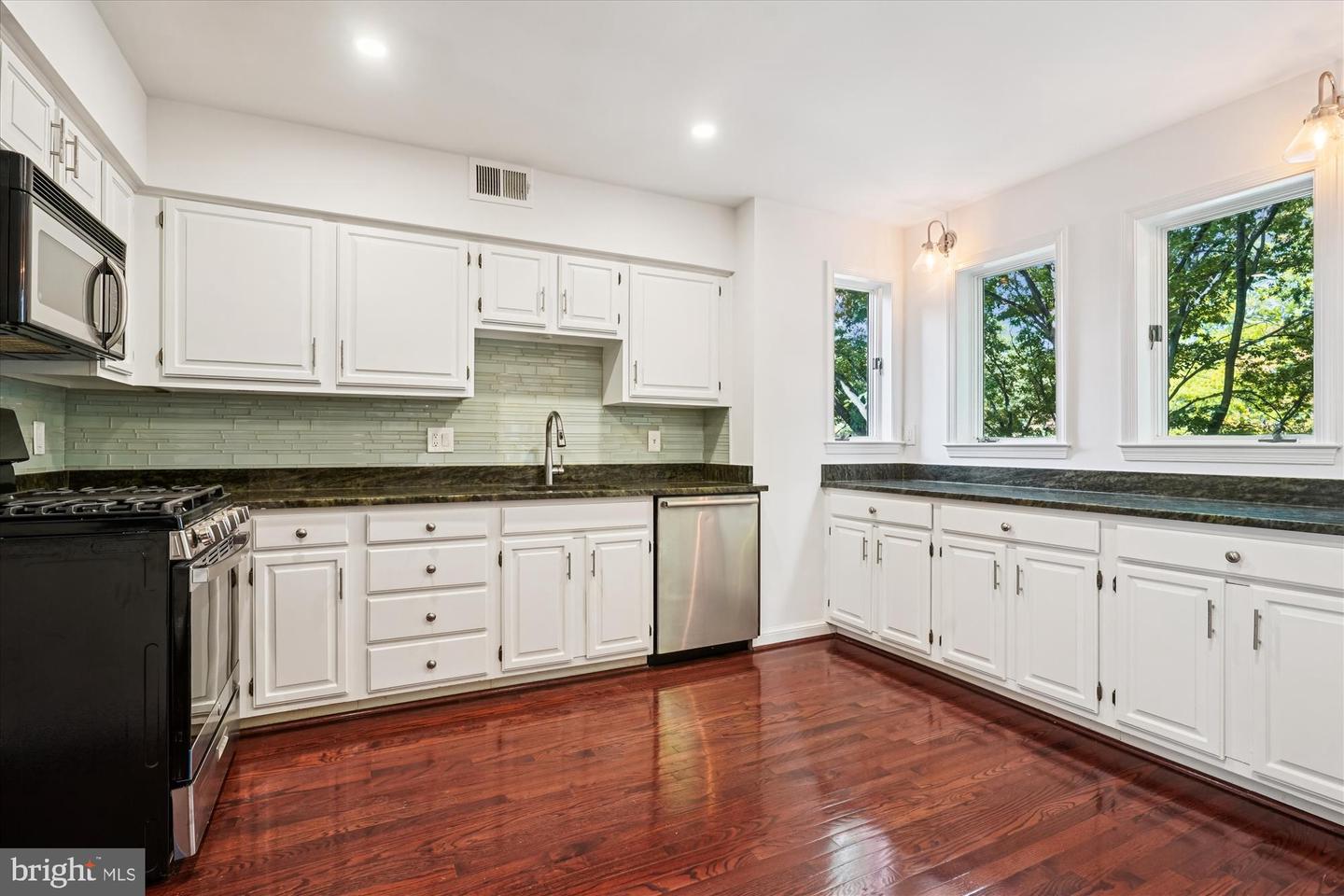 2646 WOODLEY PL NW #1/2, WASHINGTON, District Of Columbia 20008, 3 Bedrooms Bedrooms, ,2 BathroomsBathrooms,Residential,For sale,2646 WOODLEY PL NW #1/2,DCDC2226632 MLS # DCDC2226632
