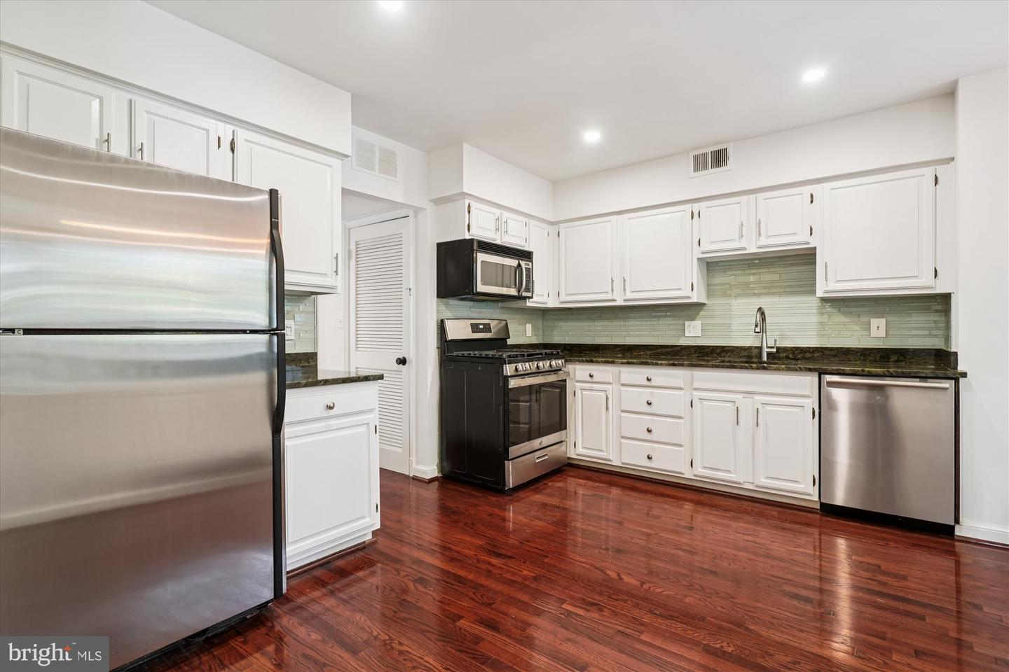2646 WOODLEY PL NW #1/2, WASHINGTON, District Of Columbia 20008, 3 Bedrooms Bedrooms, ,2 BathroomsBathrooms,Residential,For sale,2646 WOODLEY PL NW #1/2,DCDC2226632 MLS # DCDC2226632