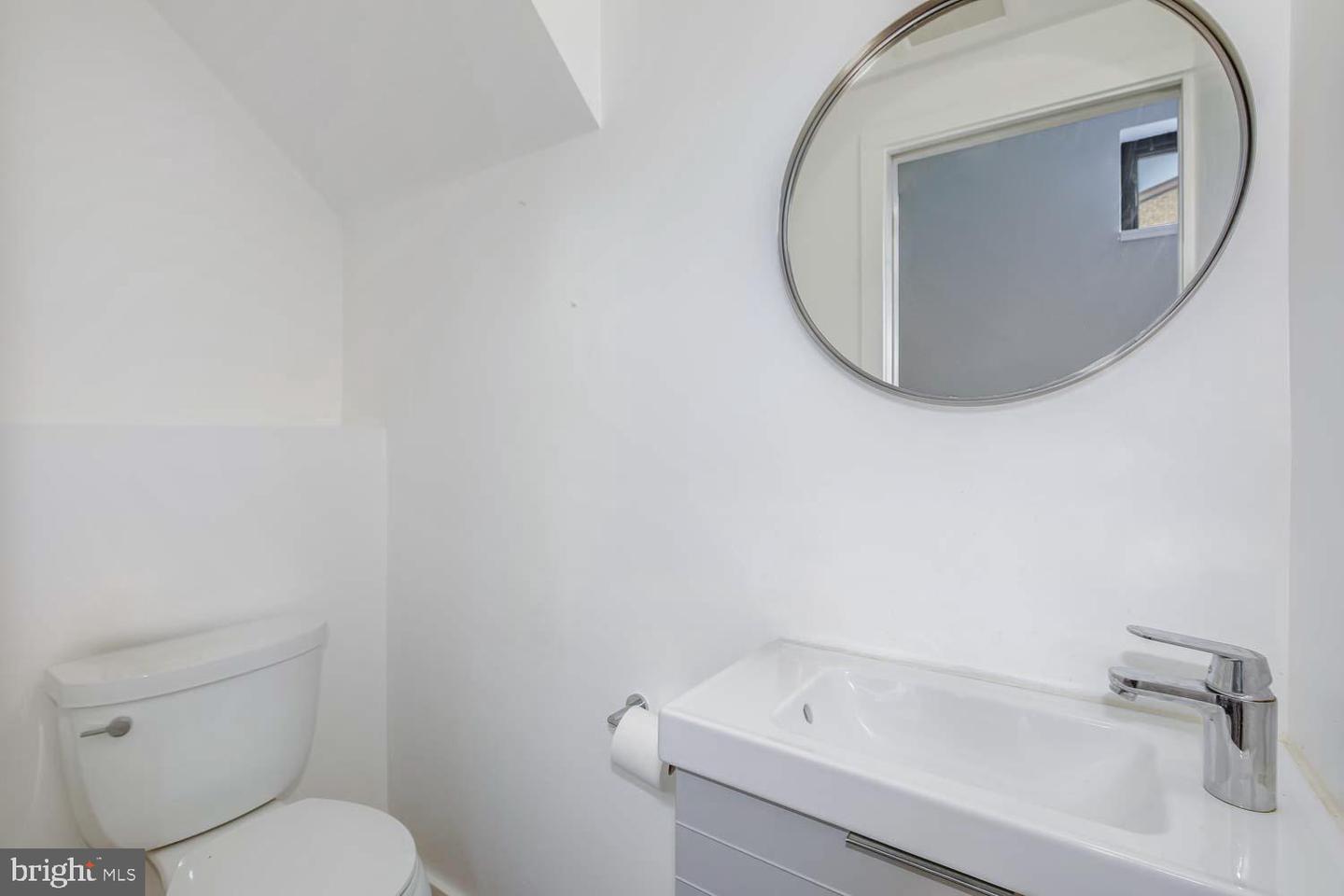 706 16TH ST NE #1, WASHINGTON, District Of Columbia 20002, 2 Bedrooms Bedrooms, ,2 BathroomsBathrooms,Residential,For sale,706 16TH ST NE #1,DCDC2226642 MLS # DCDC2226642