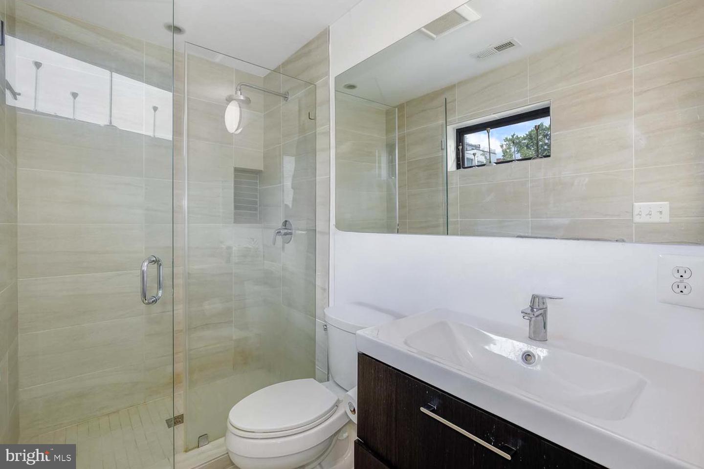 706 16TH ST NE #1, WASHINGTON, District Of Columbia 20002, 2 Bedrooms Bedrooms, ,2 BathroomsBathrooms,Residential,For sale,706 16TH ST NE #1,DCDC2226642 MLS # DCDC2226642