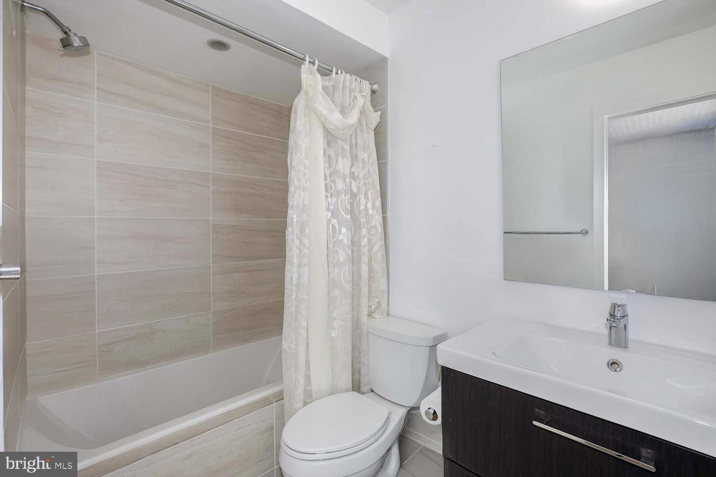 706 16TH ST NE #1, WASHINGTON, District Of Columbia 20002, 2 Bedrooms Bedrooms, ,2 BathroomsBathrooms,Residential,For sale,706 16TH ST NE #1,DCDC2226642 MLS # DCDC2226642