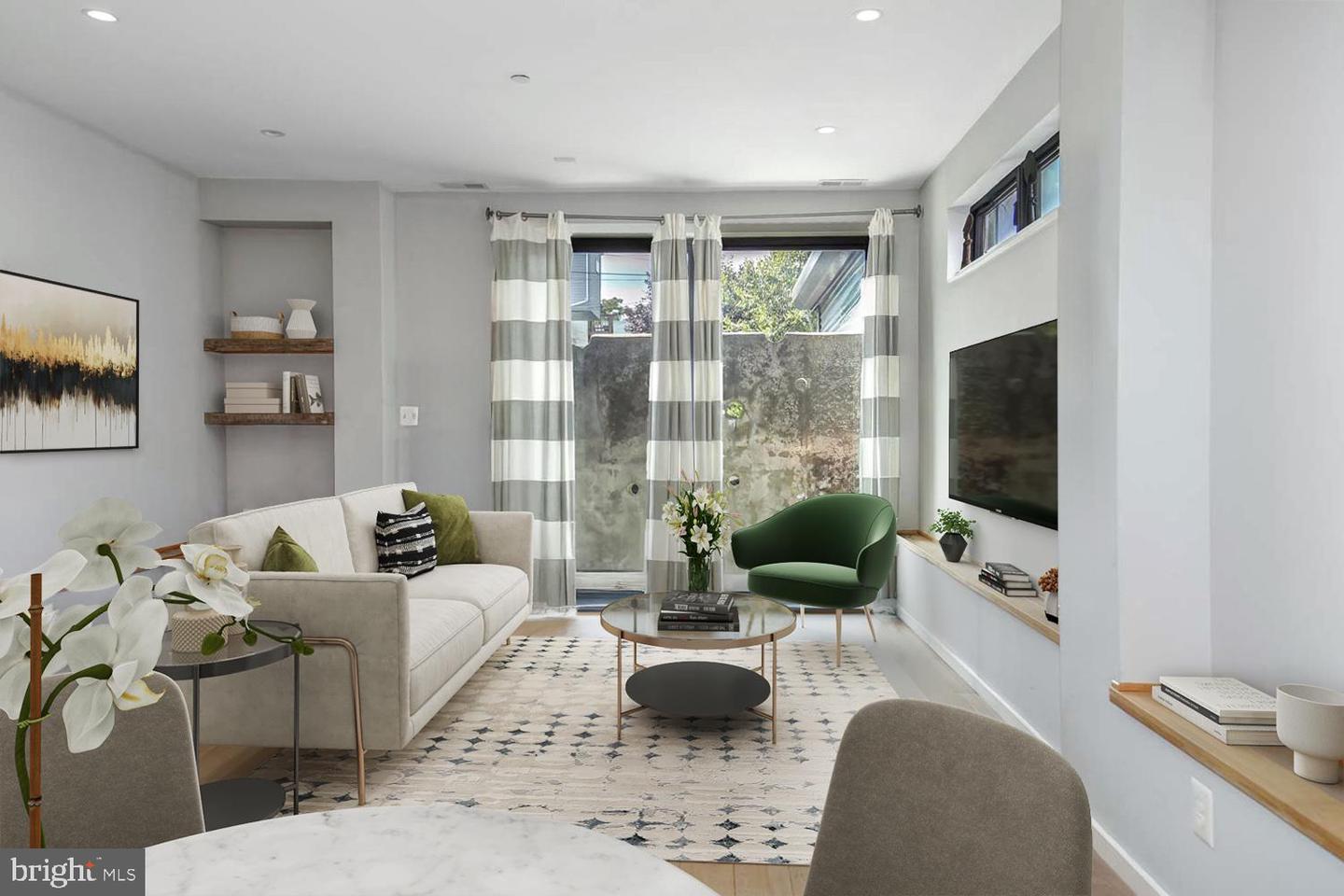706 16TH ST NE #1, WASHINGTON, District Of Columbia 20002, 2 Bedrooms Bedrooms, ,2 BathroomsBathrooms,Residential,For sale,706 16TH ST NE #1,DCDC2226642 MLS # DCDC2226642