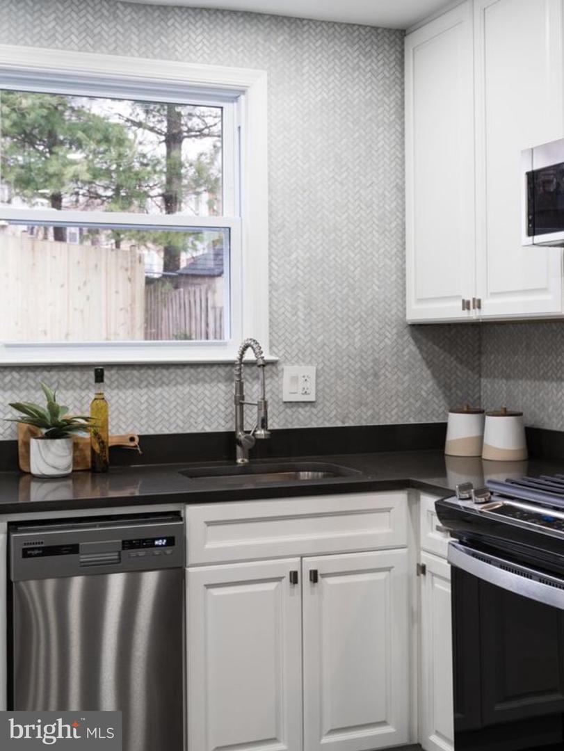 612 44TH ST NE, WASHINGTON, District Of Columbia 20019, 2 Bedrooms Bedrooms, ,2 BathroomsBathrooms,Residential,For sale,612 44TH ST NE,DCDC2226732 MLS # DCDC2226732