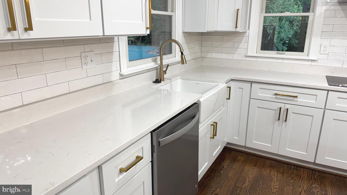 4801 FOX CHAPEL RD, FAIRFAX, Virginia 22030, 4 Bedrooms Bedrooms, ,4 BathroomsBathrooms,Residential,For sale,4801 FOX CHAPEL RD,VAFX2239052 MLS # VAFX2239052