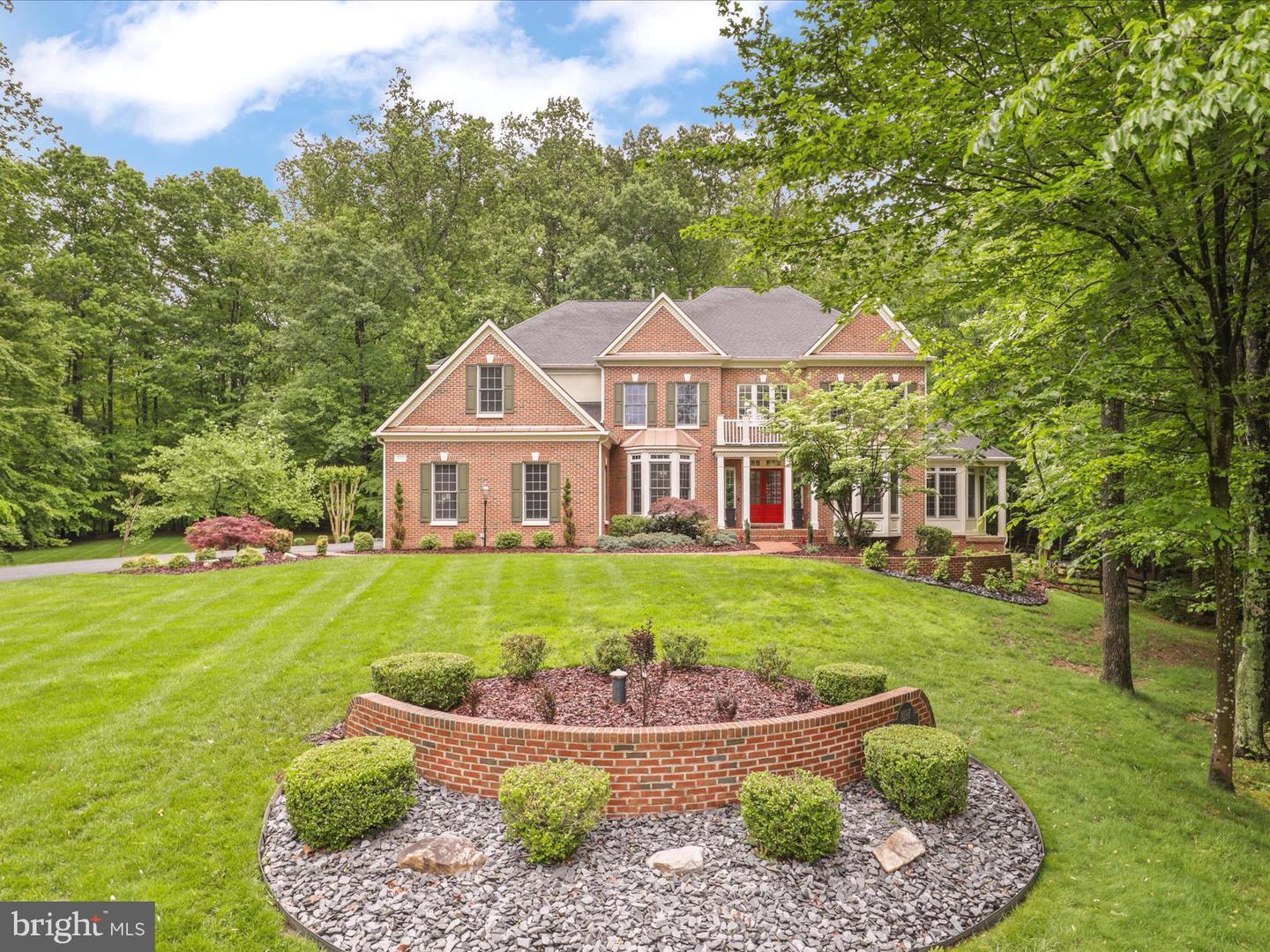8197 COTTAGE ROSE CT, FAIRFAX STATION, Virginia 22039, 5 Bedrooms Bedrooms, ,4 BathroomsBathrooms,Residential,For sale,8197 COTTAGE ROSE CT,VAFX2239878 MLS # VAFX2239878