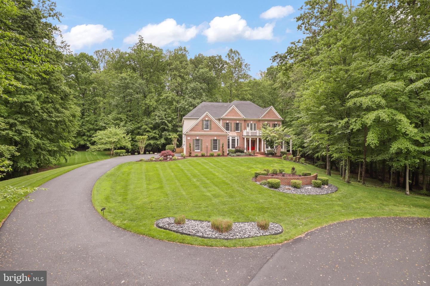 8197 COTTAGE ROSE CT, FAIRFAX STATION, Virginia 22039, 5 Bedrooms Bedrooms, ,4 BathroomsBathrooms,Residential,For sale,8197 COTTAGE ROSE CT,VAFX2239878 MLS # VAFX2239878