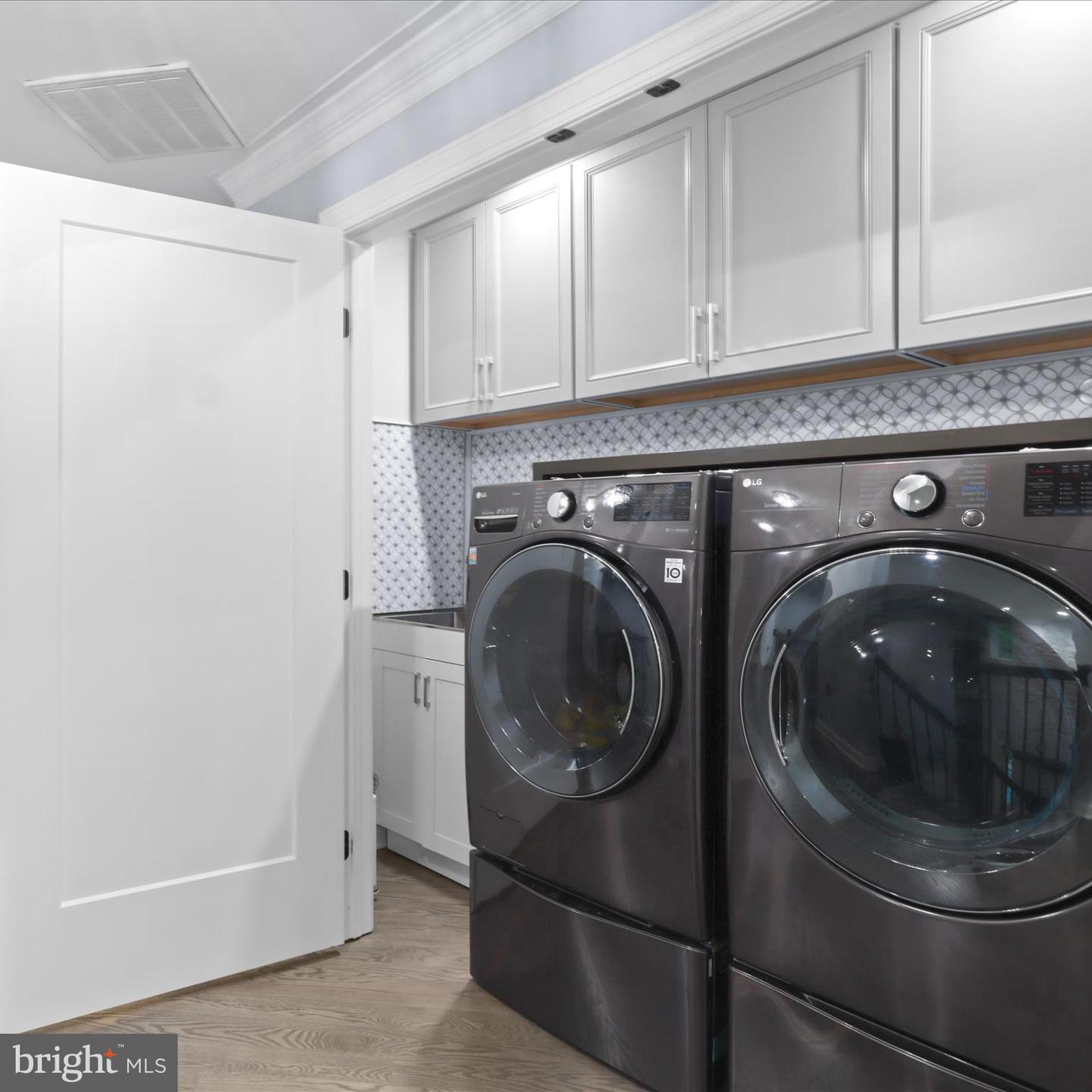 8197 COTTAGE ROSE CT, FAIRFAX STATION, Virginia 22039, 5 Bedrooms Bedrooms, ,4 BathroomsBathrooms,Residential,For sale,8197 COTTAGE ROSE CT,VAFX2239878 MLS # VAFX2239878
