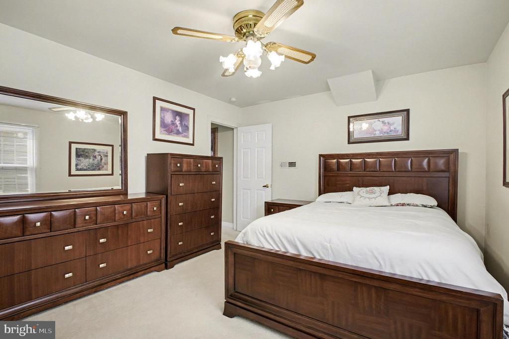 11239 STONE MILL CT, FREDERICKSBURG, Virginia 22407, 3 Bedrooms Bedrooms, ,3 BathroomsBathrooms,Residential,SUMMERLAKE,11239 STONE MILL CT,VASP2036828 MLS # VASP2036828
