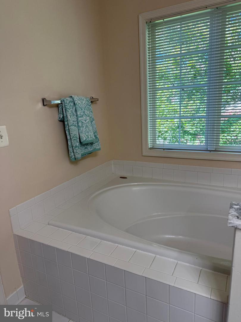 417 CLAYTON LN, ALEXANDRIA, Virginia 22304, 3 Bedrooms Bedrooms, ,3 BathroomsBathrooms,Residential,For sale,417 CLAYTON LN,VAAX2047908 MLS # VAAX2047908