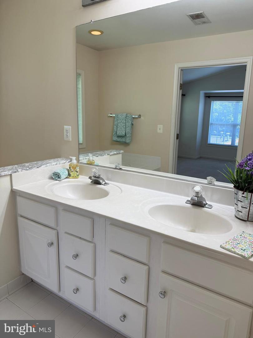 417 CLAYTON LN, ALEXANDRIA, Virginia 22304, 3 Bedrooms Bedrooms, ,3 BathroomsBathrooms,Residential,For sale,417 CLAYTON LN,VAAX2047908 MLS # VAAX2047908
