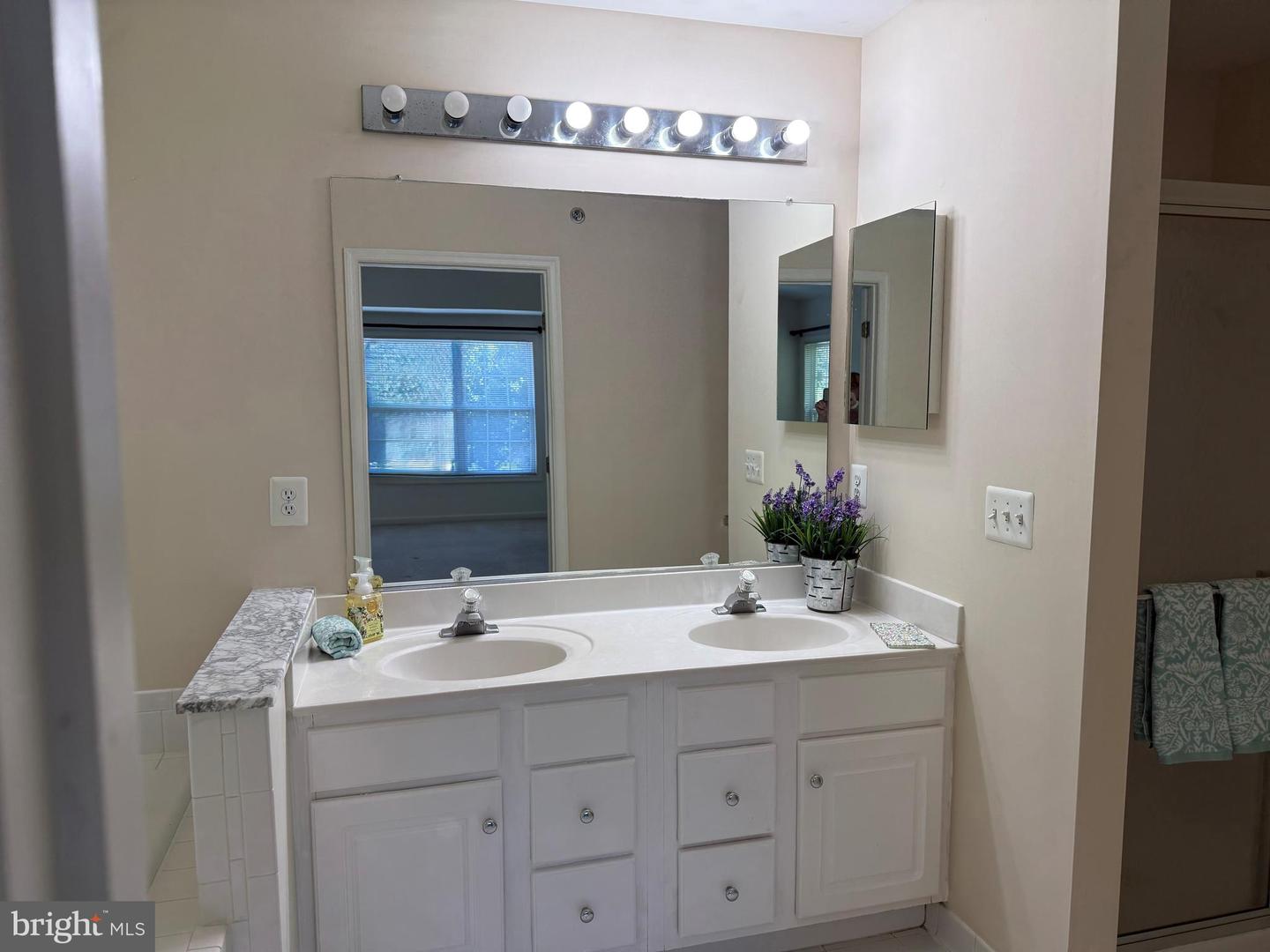 417 CLAYTON LN, ALEXANDRIA, Virginia 22304, 3 Bedrooms Bedrooms, ,3 BathroomsBathrooms,Residential,For sale,417 CLAYTON LN,VAAX2047908 MLS # VAAX2047908