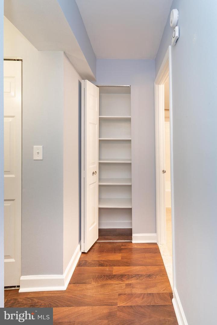 7621 TREMAYNE PL #210, MCLEAN, Virginia 22102, 1 Bedroom Bedrooms, ,1 BathroomBathrooms,Residential,For sale,7621 TREMAYNE PL #210,VAFX2265568 MLS # VAFX2265568