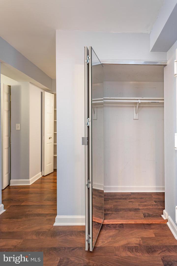 7621 TREMAYNE PL #210, MCLEAN, Virginia 22102, 1 Bedroom Bedrooms, ,1 BathroomBathrooms,Residential,For sale,7621 TREMAYNE PL #210,VAFX2265568 MLS # VAFX2265568