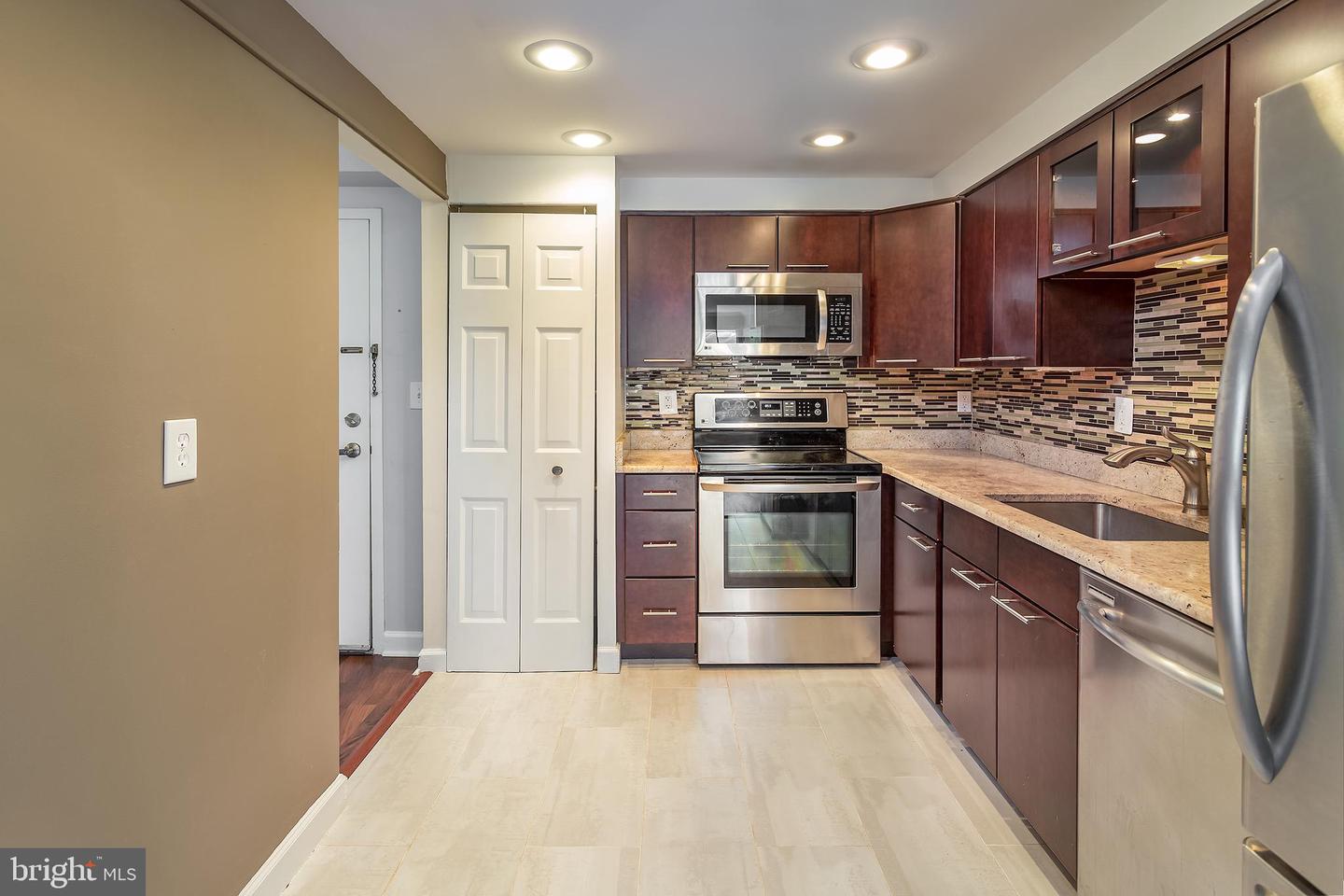7621 TREMAYNE PL #210, MCLEAN, Virginia 22102, 1 Bedroom Bedrooms, ,1 BathroomBathrooms,Residential,For sale,7621 TREMAYNE PL #210,VAFX2265568 MLS # VAFX2265568