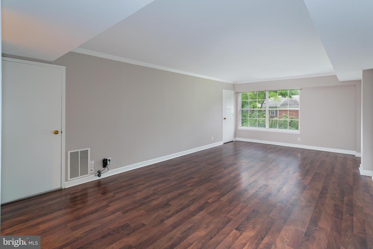 7621 TREMAYNE PL #210, MCLEAN, Virginia 22102, 1 Bedroom Bedrooms, ,1 BathroomBathrooms,Residential,For sale,7621 TREMAYNE PL #210,VAFX2265568 MLS # VAFX2265568