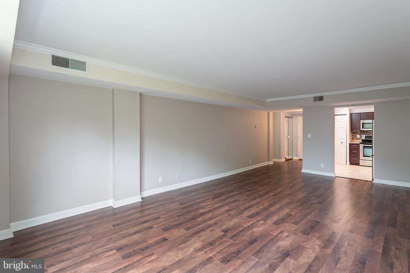 7621 TREMAYNE PL #210, MCLEAN, Virginia 22102, 1 Bedroom Bedrooms, ,1 BathroomBathrooms,Residential,For sale,7621 TREMAYNE PL #210,VAFX2265568 MLS # VAFX2265568