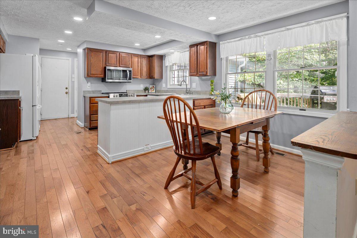 8461 RUSHING CREEK CT, SPRINGFIELD, Virginia 22153, 4 Bedrooms Bedrooms, ,2 BathroomsBathrooms,Residential,For sale,8461 RUSHING CREEK CT,VAFX2265958 MLS # VAFX2265958