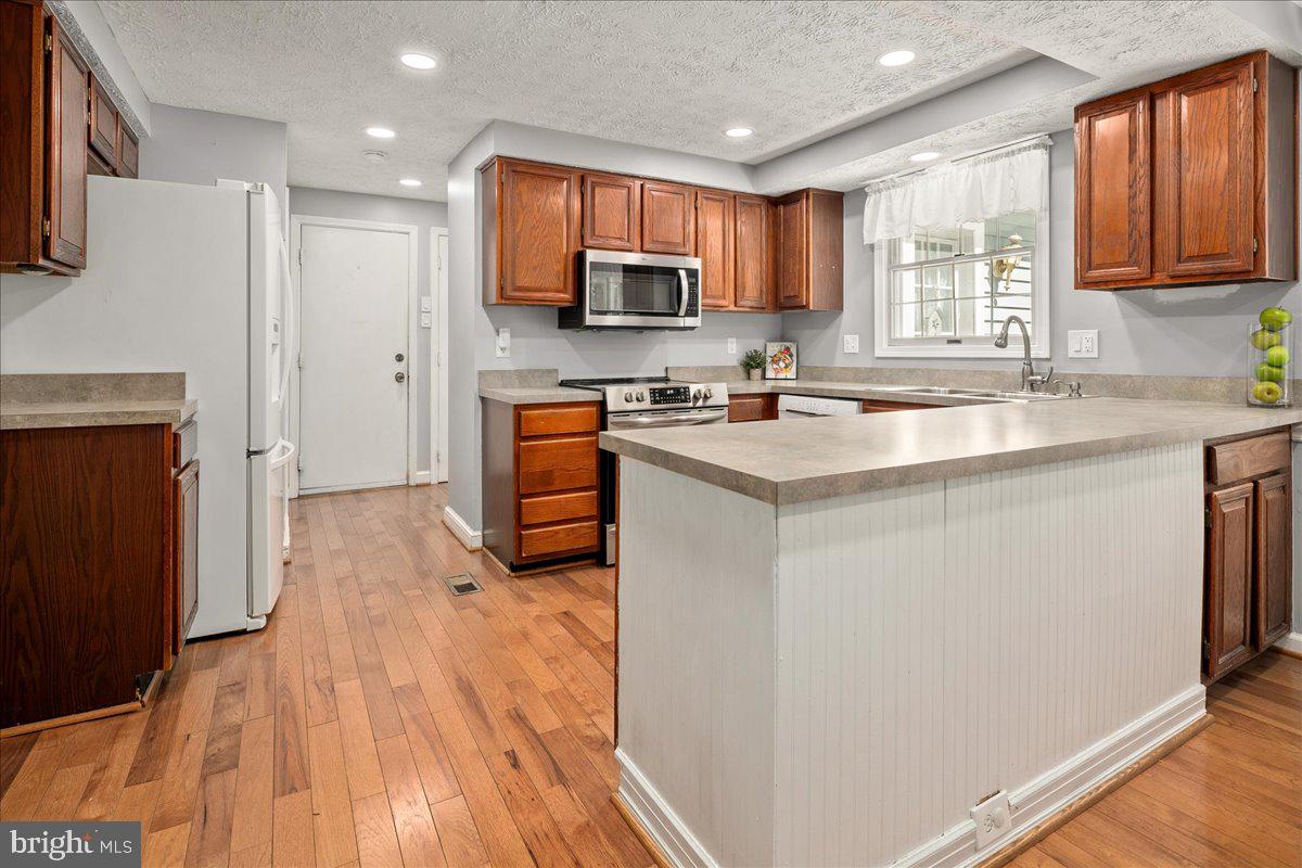 8461 RUSHING CREEK CT, SPRINGFIELD, Virginia 22153, 4 Bedrooms Bedrooms, ,2 BathroomsBathrooms,Residential,For sale,8461 RUSHING CREEK CT,VAFX2265958 MLS # VAFX2265958