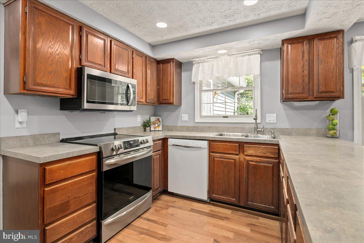 8461 RUSHING CREEK CT, SPRINGFIELD, Virginia 22153, 4 Bedrooms Bedrooms, ,2 BathroomsBathrooms,Residential,For sale,8461 RUSHING CREEK CT,VAFX2265958 MLS # VAFX2265958