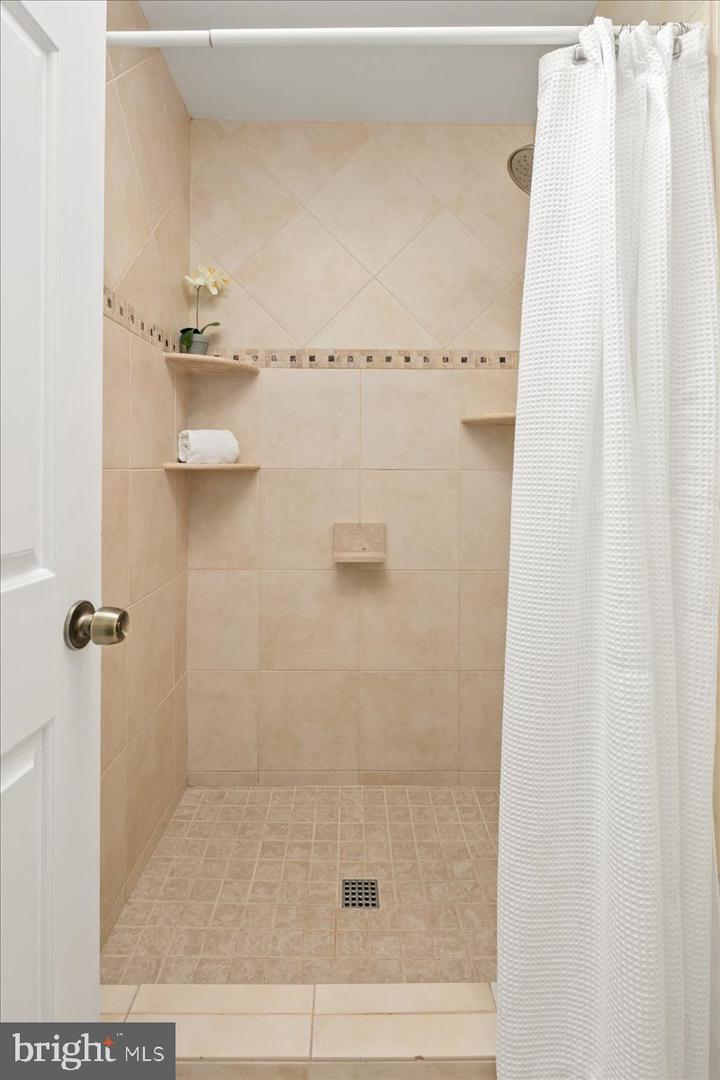 8461 RUSHING CREEK CT, SPRINGFIELD, Virginia 22153, 4 Bedrooms Bedrooms, ,2 BathroomsBathrooms,Residential,For sale,8461 RUSHING CREEK CT,VAFX2265958 MLS # VAFX2265958