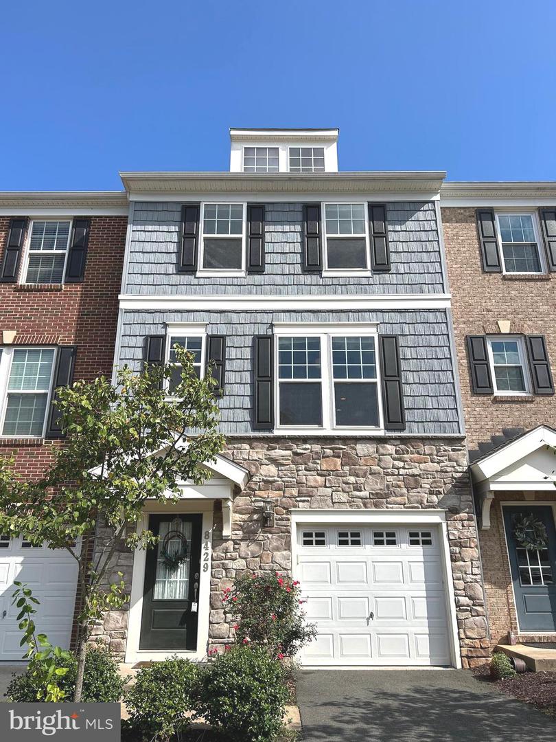 8429 GIRVAN CT, MANASSAS, Virginia 20109, 4 Bedrooms Bedrooms, ,3 BathroomsBathrooms,Residential,For sale,8429 GIRVAN CT,VAPW2103684 MLS # VAPW2103684
