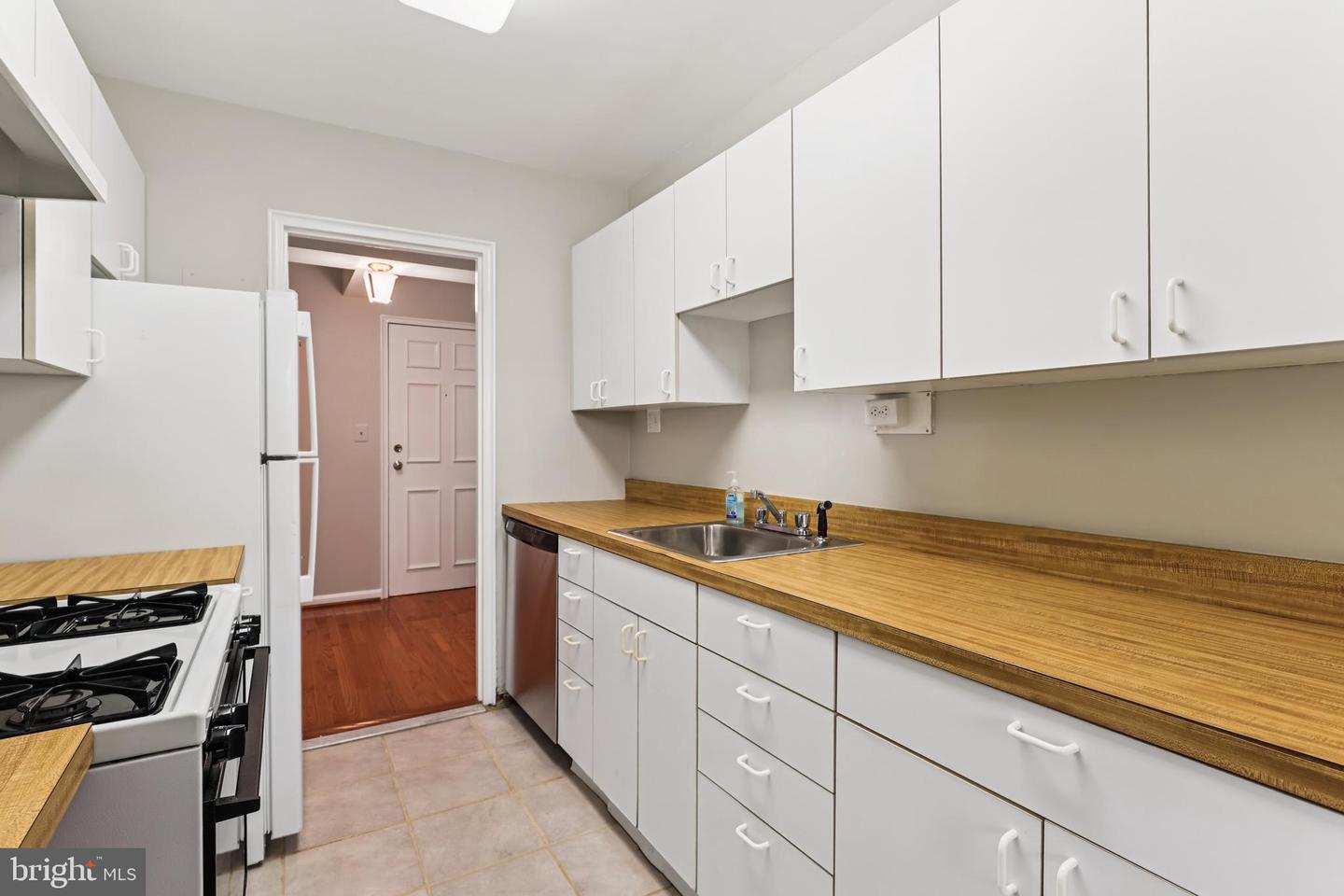 110 N GEORGE MASON DR #110-3, ARLINGTON, Virginia 22203, 1 Bedroom Bedrooms, ,1 BathroomBathrooms,Residential,For sale,110 N GEORGE MASON DR #110-3,VAAR2063464 MLS # VAAR2063464