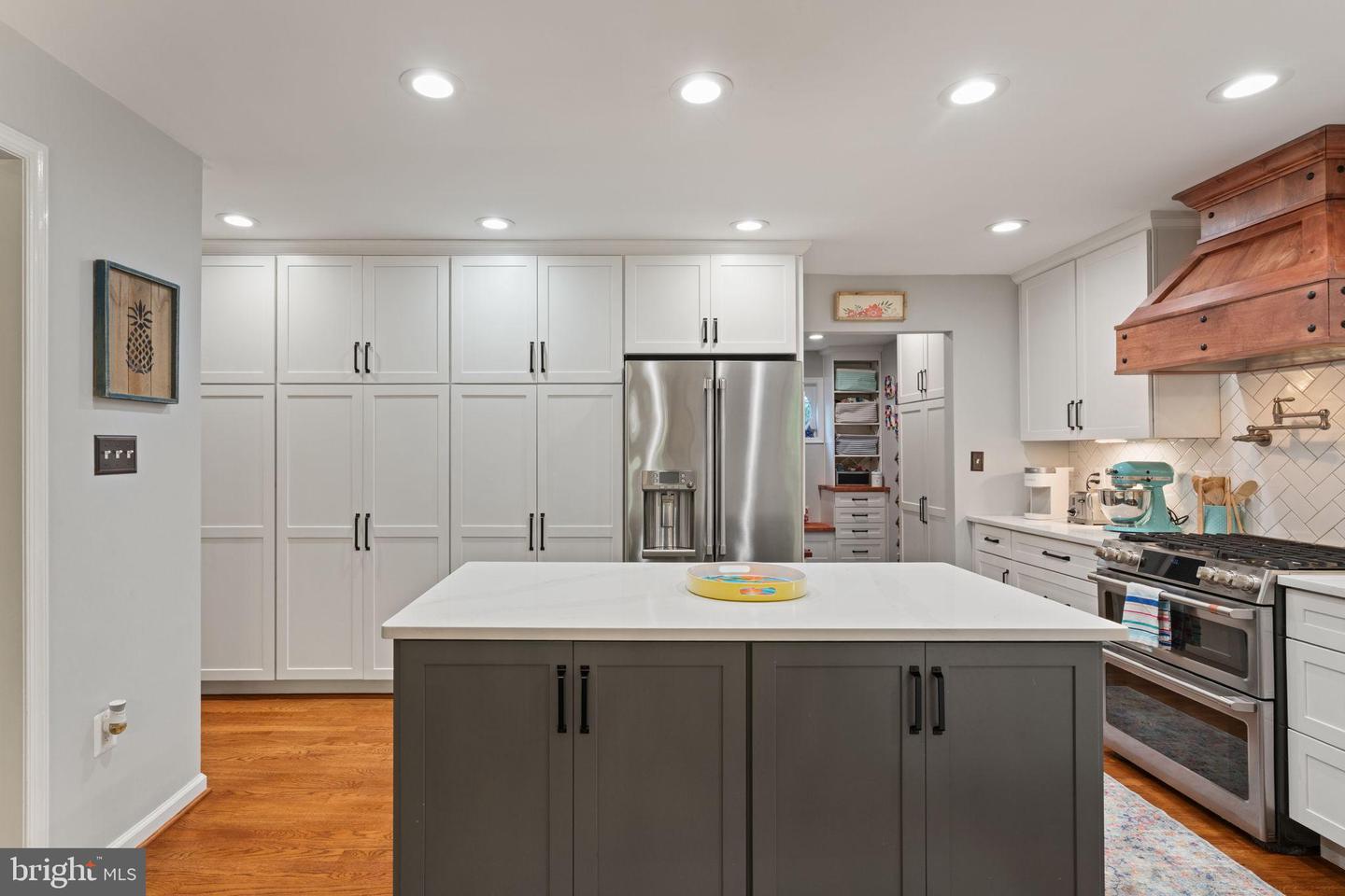10621 BEECHNUT CT, FAIRFAX STATION, Virginia 22039, 4 Bedrooms Bedrooms, 19 Rooms Rooms,3 BathroomsBathrooms,Residential,For sale,10621 BEECHNUT CT,VAFX2267518 MLS # VAFX2267518