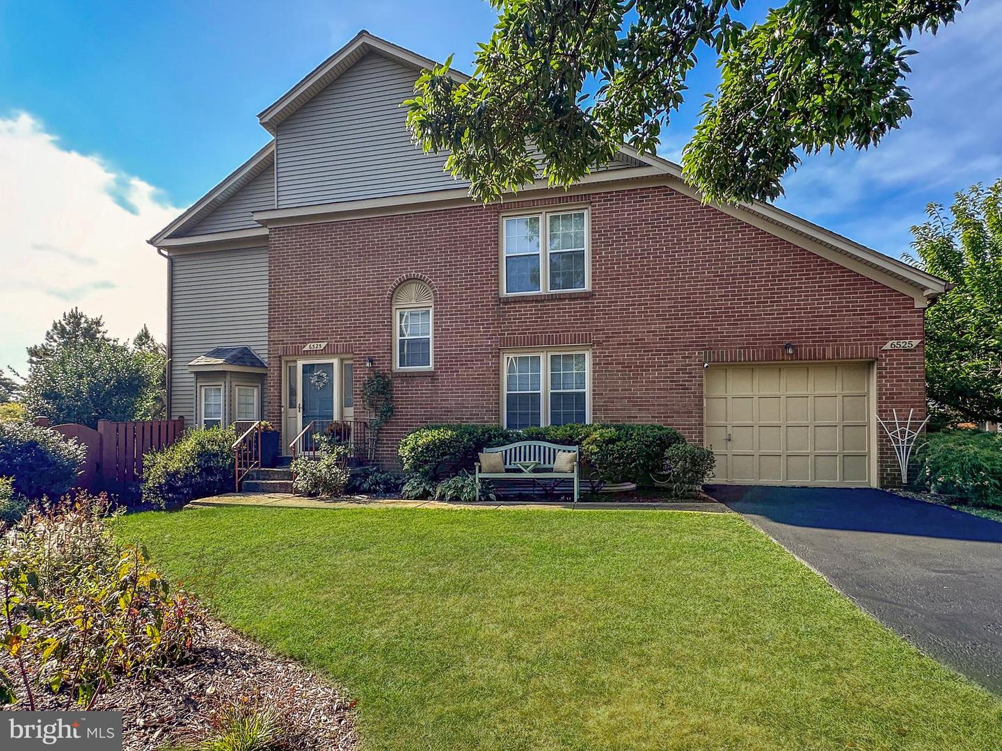 6525 TARTAN VISTA DR, ALEXANDRIA, Virginia 22312, 3 Bedrooms Bedrooms, ,3 BathroomsBathrooms,Residential,For sale,6525 TARTAN VISTA DR,VAFX2267820 MLS # VAFX2267820