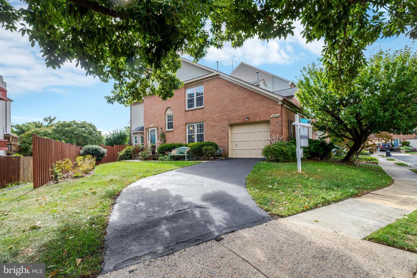 6525 TARTAN VISTA DR, ALEXANDRIA, Virginia 22312, 3 Bedrooms Bedrooms, ,3 BathroomsBathrooms,Residential,For sale,6525 TARTAN VISTA DR,VAFX2267820 MLS # VAFX2267820