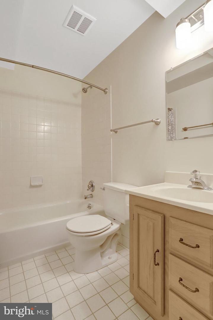 6525 TARTAN VISTA DR, ALEXANDRIA, Virginia 22312, 3 Bedrooms Bedrooms, ,3 BathroomsBathrooms,Residential,For sale,6525 TARTAN VISTA DR,VAFX2267820 MLS # VAFX2267820