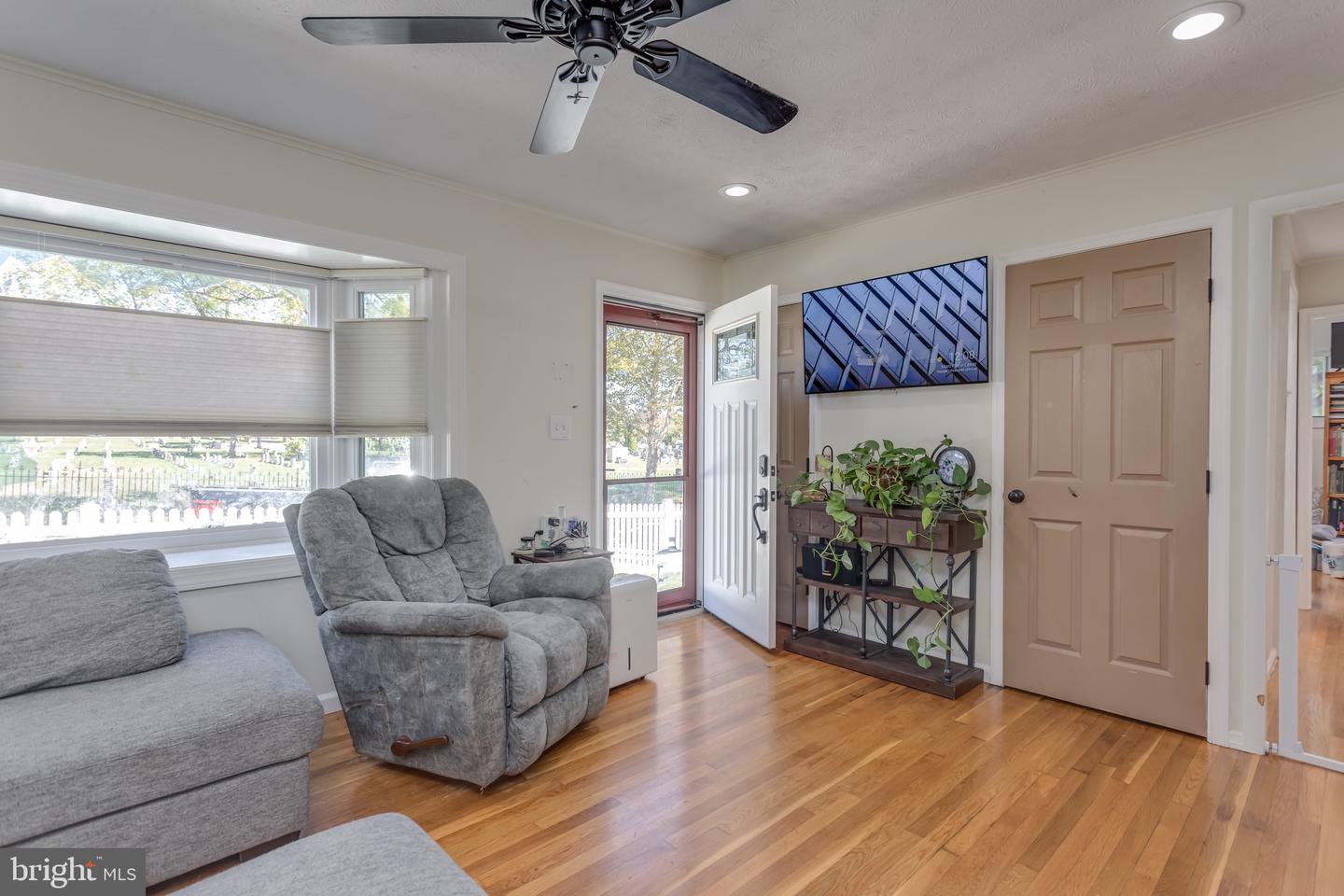 525 E CORK ST, WINCHESTER, Virginia 22601, 2 Bedrooms Bedrooms, ,1 BathroomBathrooms,Residential,For sale,525 E CORK ST,VAWI2009102 MLS # VAWI2009102